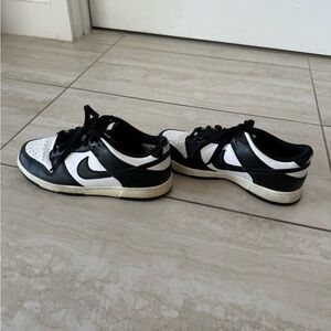 nike dunks size kids 6.5 ( women’s 8)